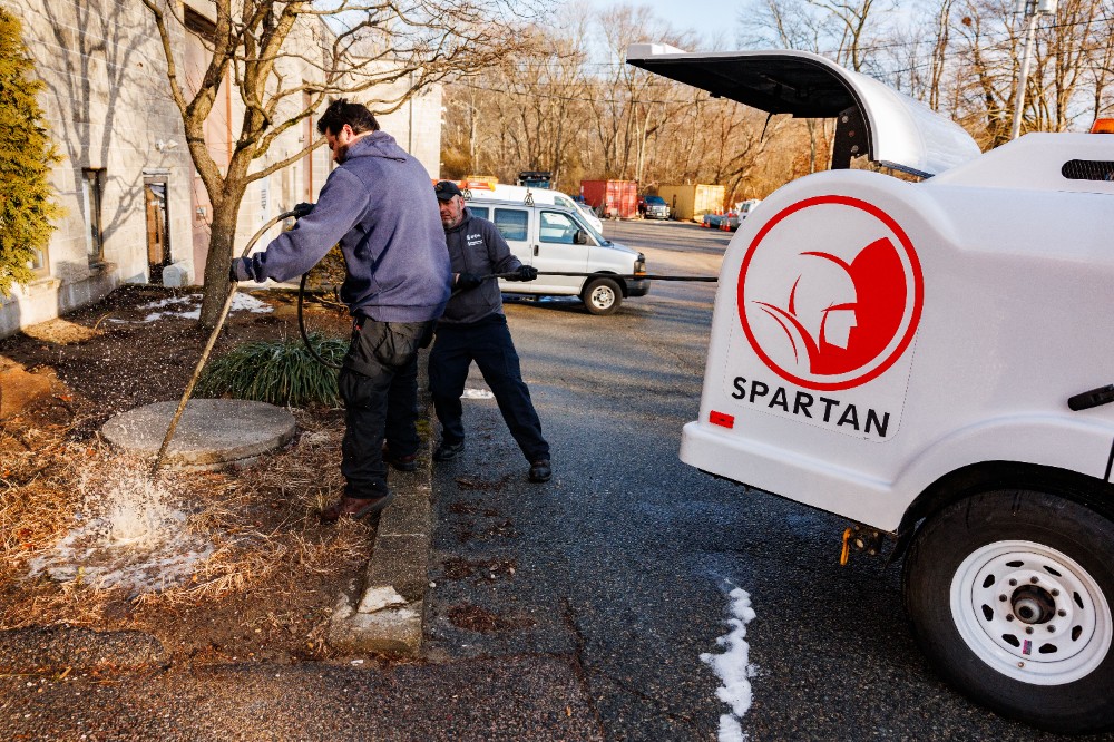 Hydrojetting a cleanout